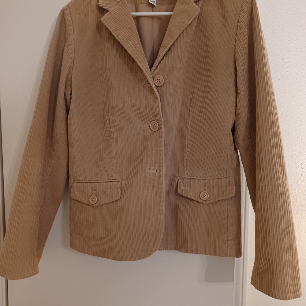 Women's corduroy blazer. Fully lined with 2 front pockets. Size large.